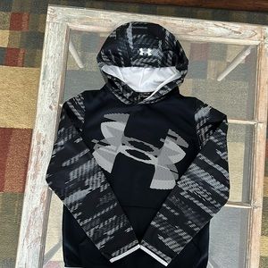 Youth Extra Large Under Armour hoodie.